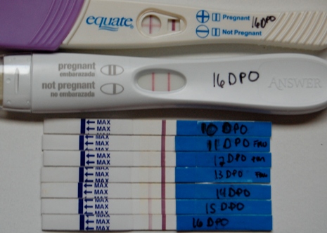 Betrachten wir also positive Schwangerschaftstests, Fotos ihrer Dynamik, abhängig von der Zunahme des Gestationsalters